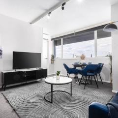 Stylish 2BR Cityside apt with Pool, Gym and Parking