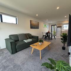 Modern 2-Bedroom Home with Backyard in Edgeware