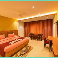 SWIMMING POOL Hotel Luxuaray R-Bay Near Jagannath Temple And Sea Beach - Parking- Spa With Restaurant Facilities - Fully Air Conditioning Luxuary Rooms - Top service with lots of Love