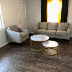 Lovely peaceful place minutes from the beach!