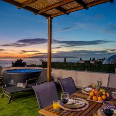 Apartamento de Lujo con Jacuzzi Privado, Piscina y Vistas al Mar