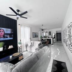 Beautiful Upscale Modern home with Private Pool 4E