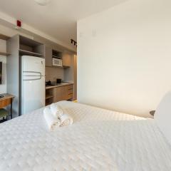 Estúdio moderno a poucos metros do metrô Liberdade