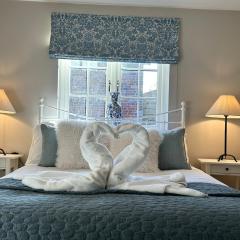 The Lodge - Elegant Peaceful Countryside Escape