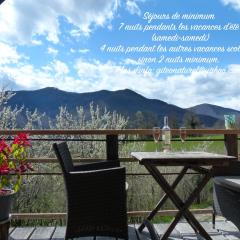 Eco-grange au milieu de notre ferme biologique O'Naturel