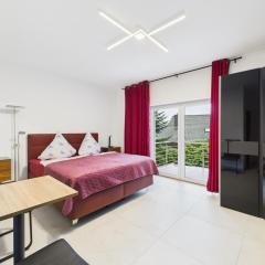 Attraktive Neubauwohnung,Balkone,WIFI,Parken im Hof,Ganze Ruhe