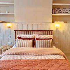 Meredith Mews Ideal location Free on site parking