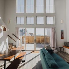 The Jackalope Rooftop w Fire Pit & Epic Mountain Views