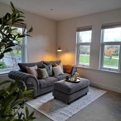 Central Park View - Modern & Stylish 2 Bed Apartment - Great Location