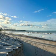 Seu refúgio a 50 metros do mar no Cabo Branco