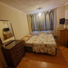 Double Room in a Shared Ground Floor' Apartment