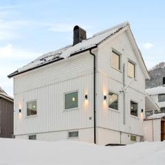 Turistvegen Tromsdalen - Stay Near Tromsø Cable Car