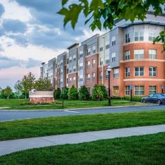 Private Room and Bathroom in Revere