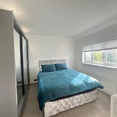 Spacious Luxury Double Room in Croydon King Bed