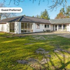 18 person holiday home in Rømø-By Traum