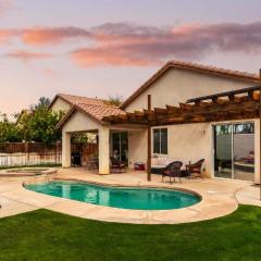 Desert Oasis w Pool Spa BBQ Outdoor Dining Under the Palms Calle Tolosa by AvantStay