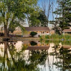 Pond Haven Retreat Wood-Burning HotTub & FirePit