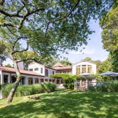 Bluffside Cove by Rove Beachfront Villa w Pool Sauna