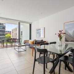 Urban Noir Sleek Retreat near Sydney Uni and Markets