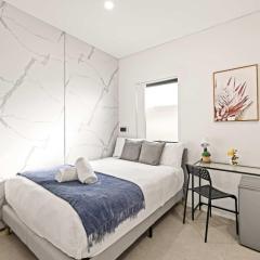 Charming Guildford Retreat - Bright Double Room Close to Green Spaces & Local Eats - Shared Bathroom