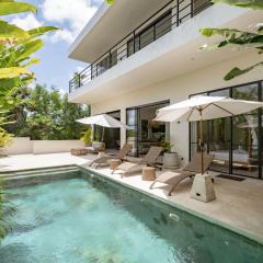 Aviela 3BR Villa with Sauna, 5 Mins to Bingin Beach