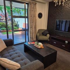 Central Modern Apartment with carpark