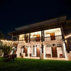 croissant hotel and cafe