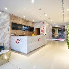 Shell Shanghai Baoshan District Songbin Road Subway Station Hotel
