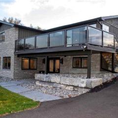 Spacious Lakefront Cottage with Private Boat Launch on Chemong Lake, Near Peterborough, Ontario