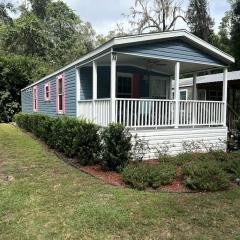 Stunning Cottage by the Rainbow River with Fantastic Amenities for a Wonderful Florida Escape