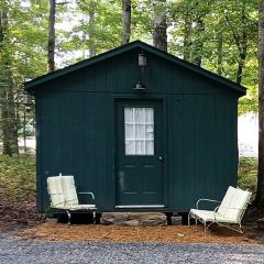Cozy Bunkhouse for Two Nestled in the Trees near Graysville, Tennessee