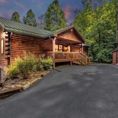 Cozy Mountain Cabin with Long-Range Views near Waterfall Park in Old Fort, NC