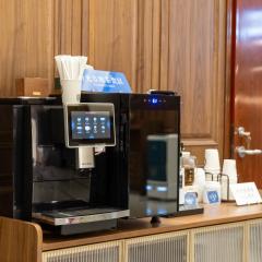 Nostalgia S Hotel Beijing Qianmen Street & Tianqiao Performing Arts Center 时光漫步S酒店 北京前门天桥艺术中心店 Free fresh ground coffee,Free laundry service