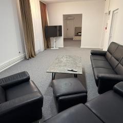 Ap9 3 min from Christmas Market curte parcare