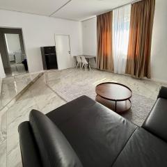 Ap8 3 min from Christmas Market curte parcare