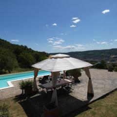 Scappo in Umbria, i casali del Re