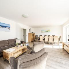 Große Ferienwohnung auf zwei Etagen mit Sauna & Meerblick