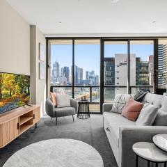 Stunning & Lavish Southbank Apartment with Carpark