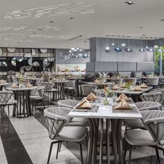 Novotel Suites Manila at Acqua