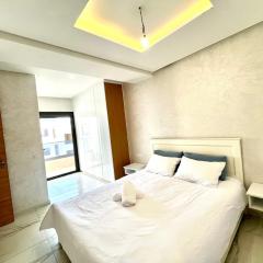 Beautiful sunny 2 bedroom in the city center!