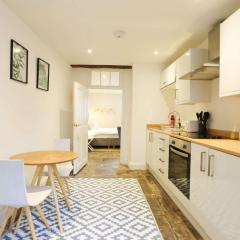 Spacious Boutique Apartment Clifton King Size Bed