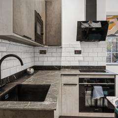 Casa Pinto Luxe, Modern & Comfy 1BR House By AltoLuxo Short Lets & Serviced Accommodation With Free WiFi & Parking