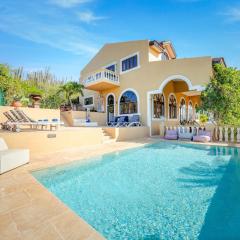 Jamanota Villa 4BR Mansion with Infinity Pool