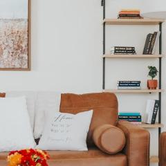 Modern 4BR Retreat - Sauna, Arcade & Fire Pit