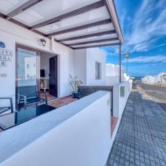 Casita Luisa - Ping pong and 300M to the Beach By Lanzarote Vacation Homes