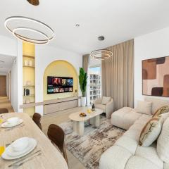 Elite Nest - Luxurious 4BR with PS5 Room, 1 min to F1, Ferrari World & SeaWorld