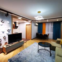 Luxury 3 Bedroom Apartment by Republic Square