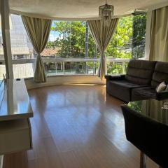 Apto 2 quartos, AR, TV smart, WIFI, garagem, fácil acesso a PRAIA ITAPEMA