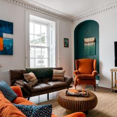 Stylish 2-Bed Apartment by Torquay Harbour