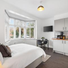 Chic Urban Studio Apartment In Vibrant Brixton